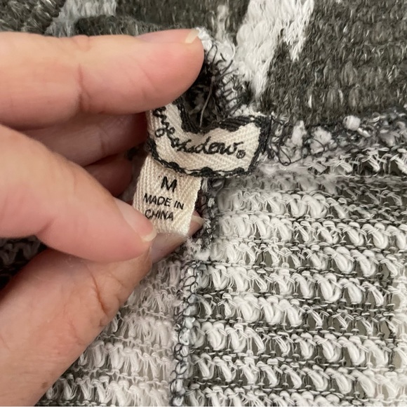 Eyeshadow Open Front Gray and White Abstract Print Textured Sweater - Picture 9 of 15